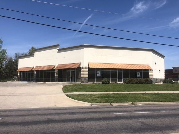 Former Advance Auto Parts - Sherman : 705 E Taylor St, Sherman, TX 75090